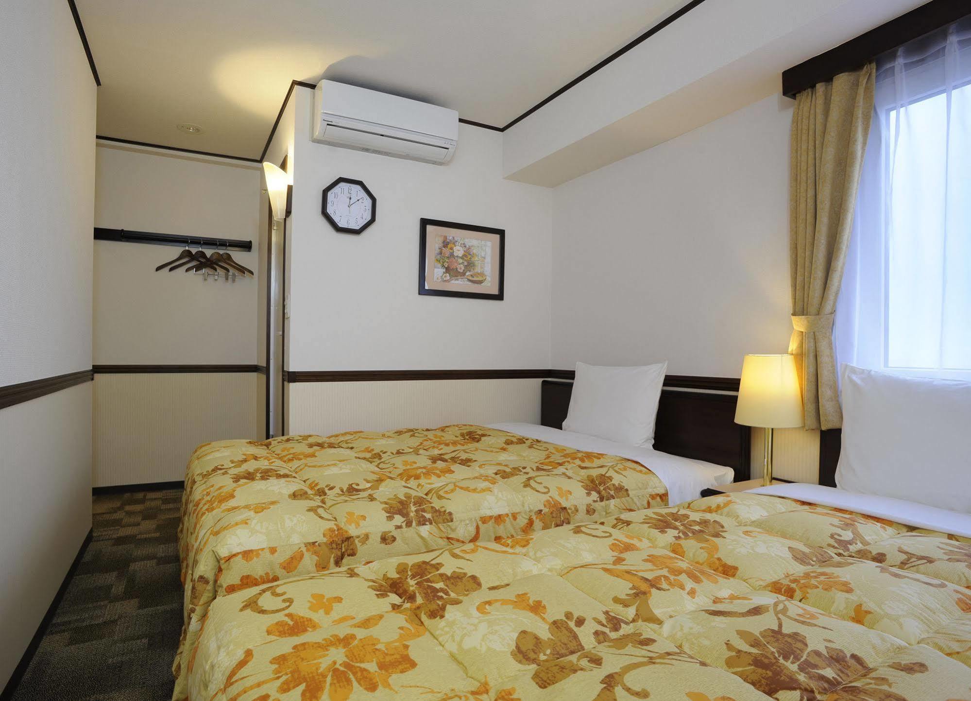 Toyoko Inn Aizuwakamatsu Ekimae Exteriör bild